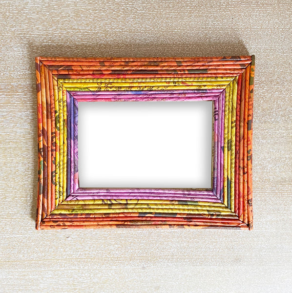 Newspaper picture frames - regular; 5 colours