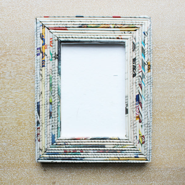 Newspaper picture frames - regular; 5 colours