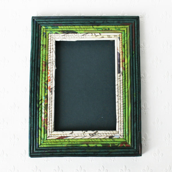 Newspaper picture frames - regular; 5 colours