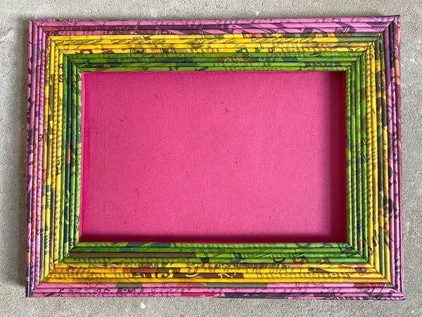 Newspaper picture frames - Large; 8 colours