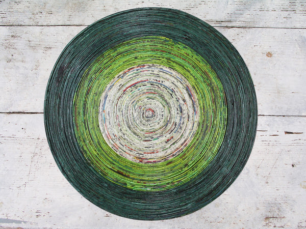 Newspaper table mat - round, large; 7 colours