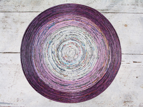 Newspaper table mat - round, large; 7 colours