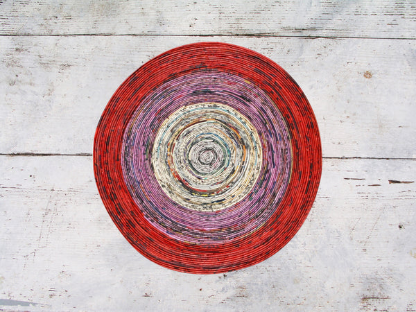 Newspaper table mat - Round, small; 9 colours