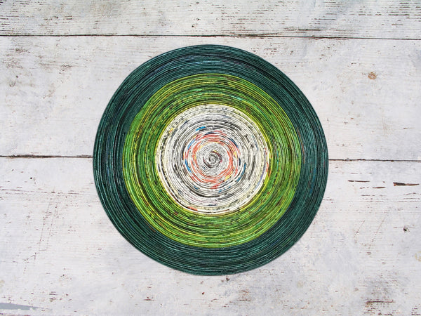 Newspaper table mat - Round, small; 9 colours