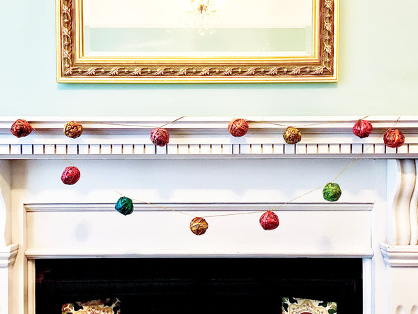 Newspaper ornaments, small - garland of 12 baubles; assorted colours