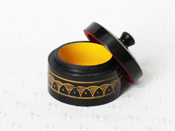 Lacquered wooden pots - small; 3 colours