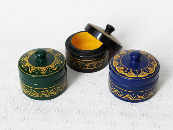 Lacquered wooden pots - small; 3 colours