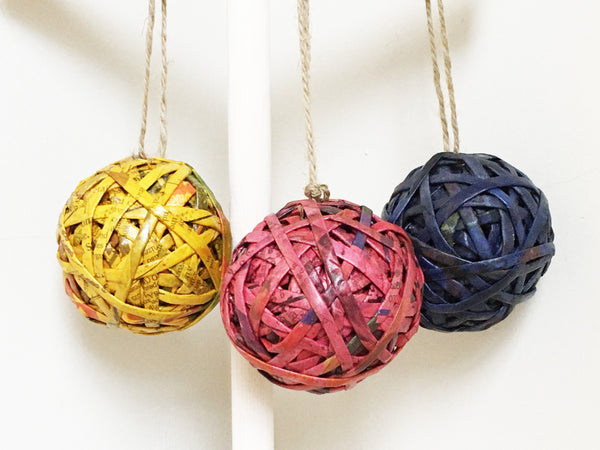 Newspaper ornaments, large; pack of 3 - five colourways