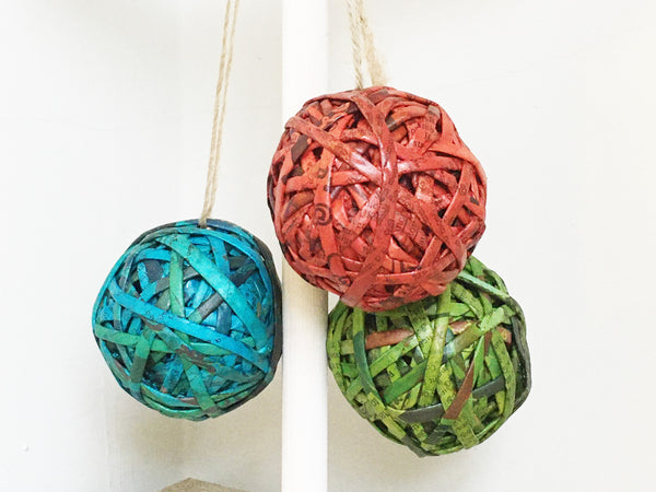 Newspaper ornaments, large; pack of 3 - five colourways