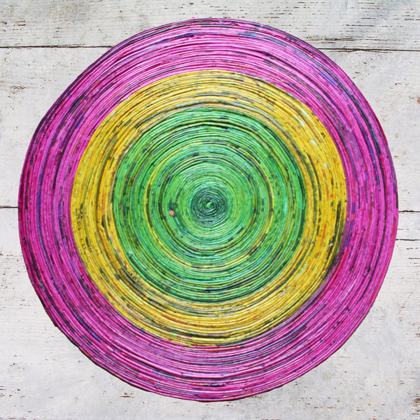 Newspaper table mat - round, large; 7 colours