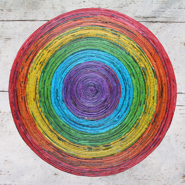 Newspaper table mat - round, large; 7 colours