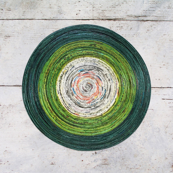 Newspaper table mat - Round, small; 8 colours