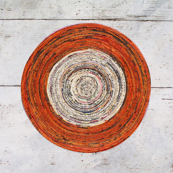 Newspaper table mat - Round, small; 8 colours