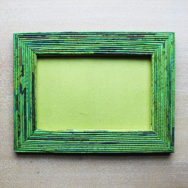 Newspaper picture frames - Large; 8 colours