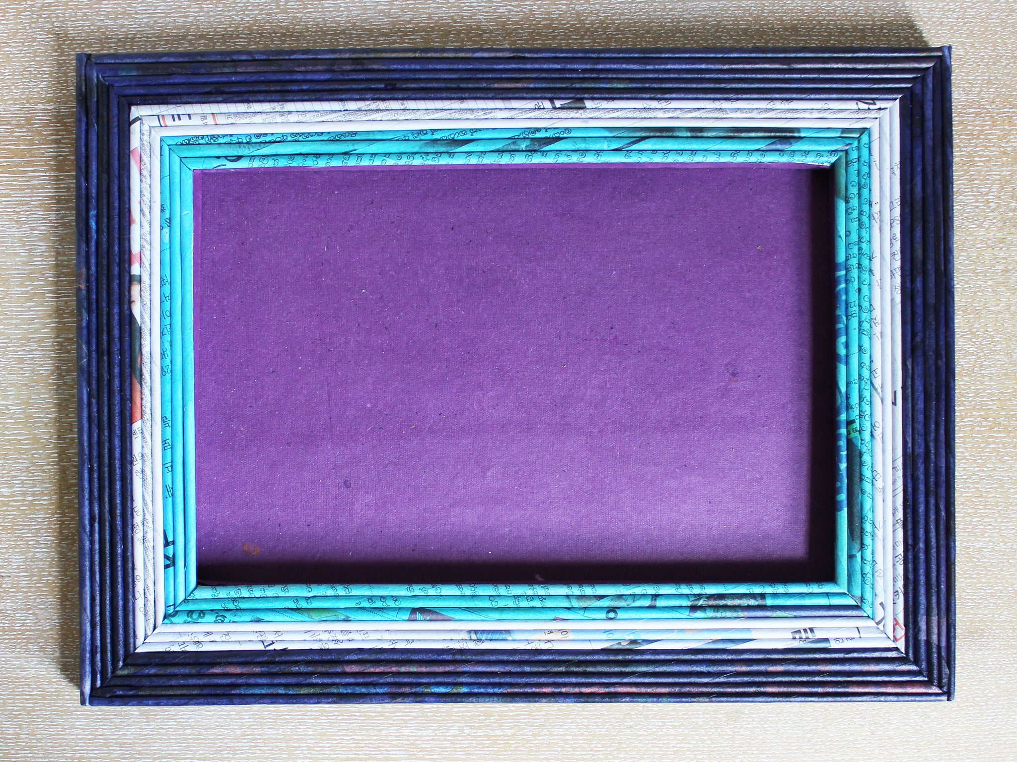 Newspaper picture frames - Large; 8 colours