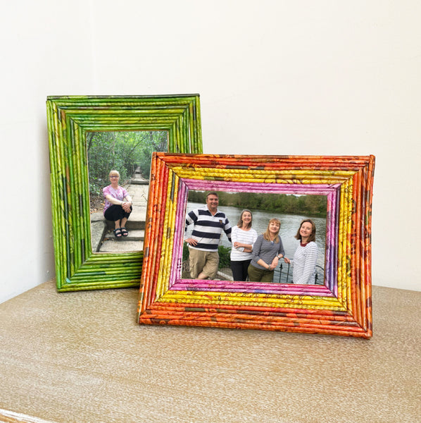 Newspaper picture frames - regular; 5 colours