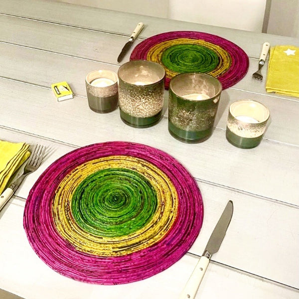 Newspaper table mat - round, large; 7 colours