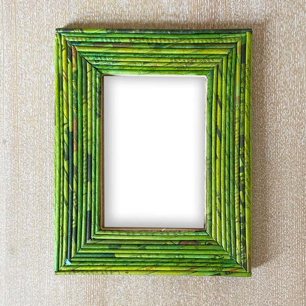 Newspaper picture frames - regular; 7 colours
