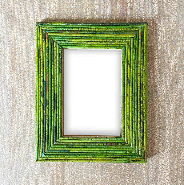 Newspaper picture frames - regular; 5 colours
