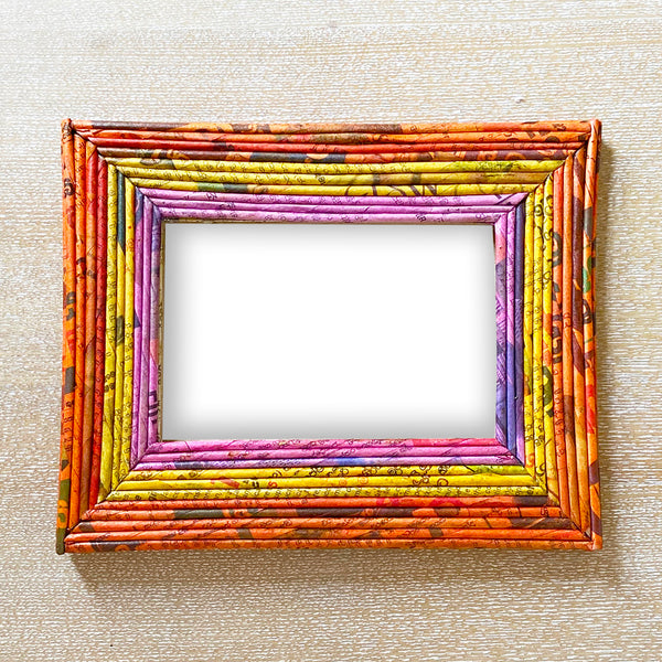 Newspaper picture frames - regular; 7 colours