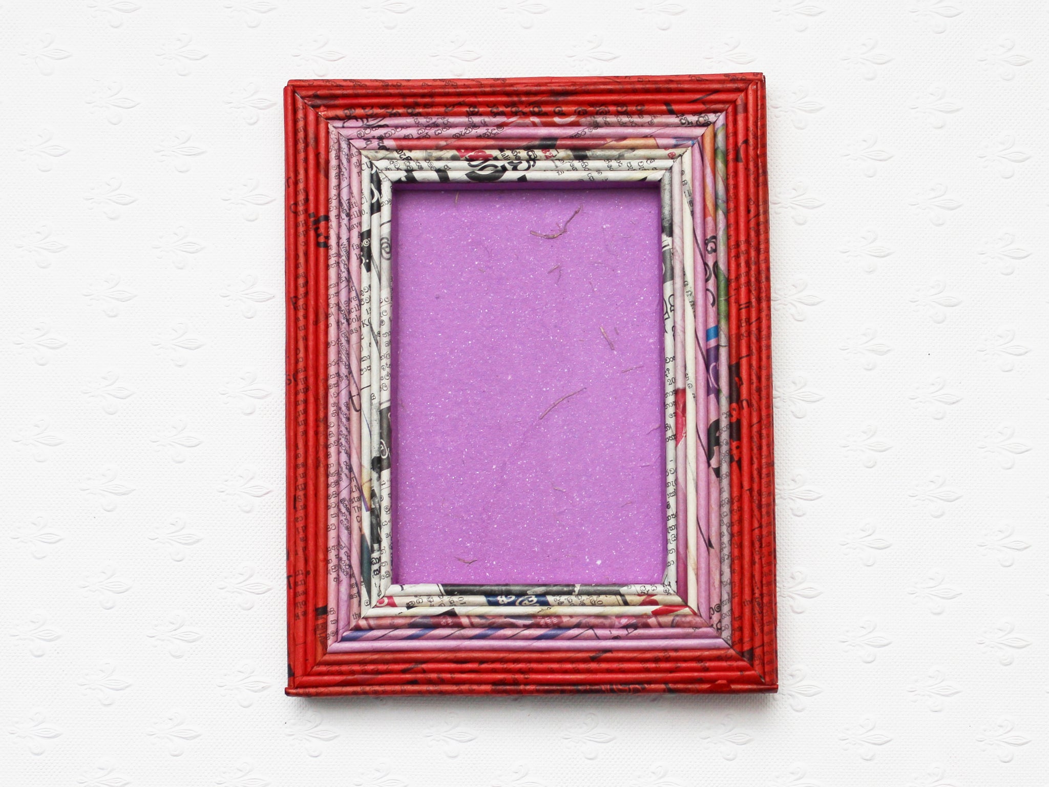 Newspaper picture frames - regular; 8 colours