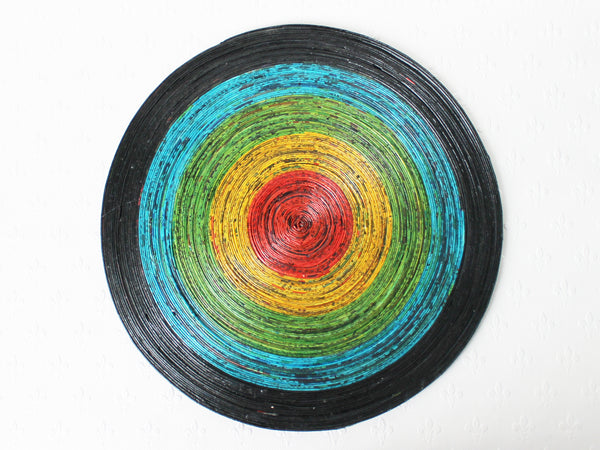 Newspaper table mat - round, large; 7 colours